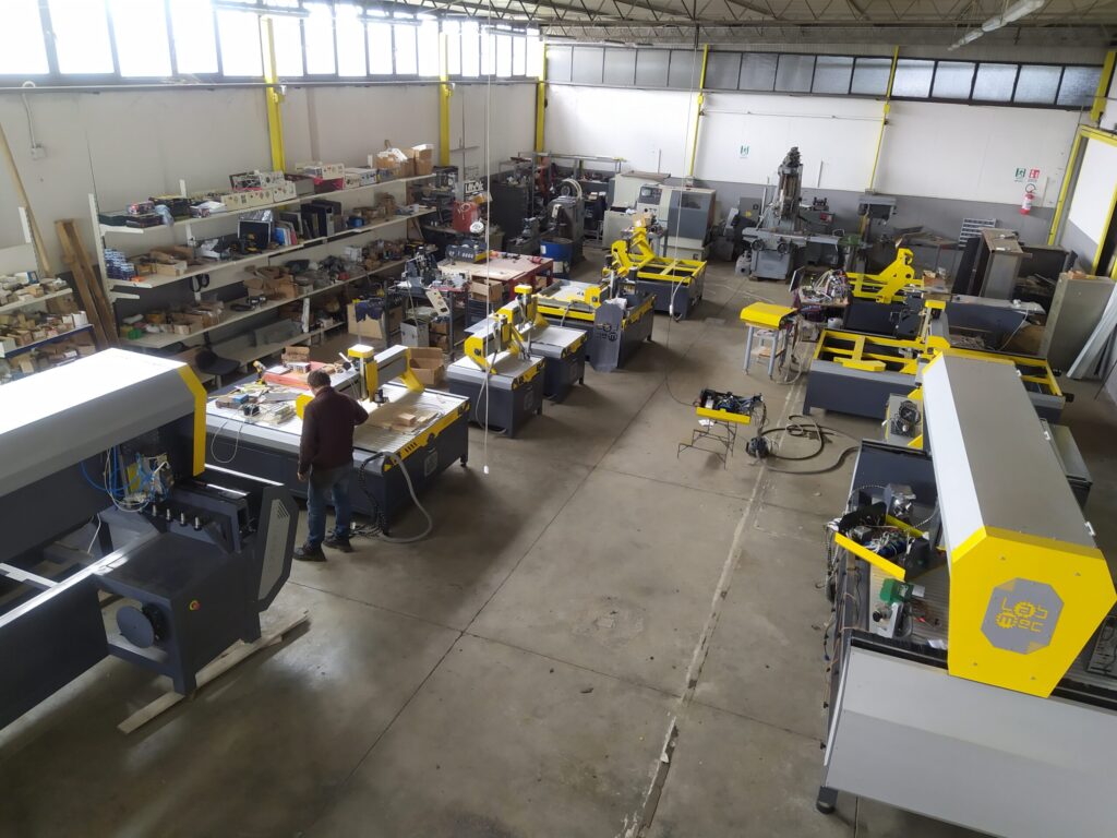Gamma macchine CNC LabMec: pantografi e sistemi laser finanziabili con incentivi Industria 4.0